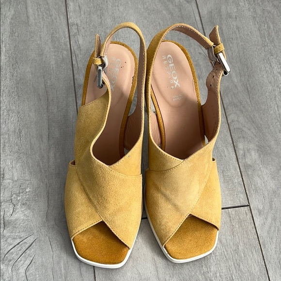 GEOX RESPIRA Jenieve Yellow Slingback Suede Sandals, Size 38/8 - Picture 2 of 9